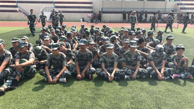 沧州八中北校区初中一年级29班军训精彩瞬间。 